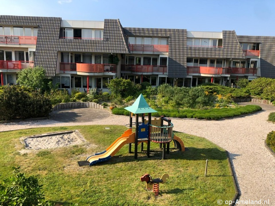 Buiten de Duinen 25, Buren op Ameland