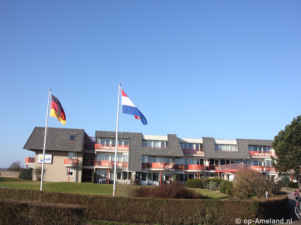 Amelander paradijs 58, Buren op Ameland