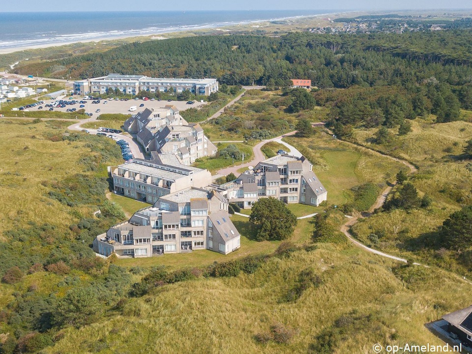 James aan Zee, Appartement op Ameland