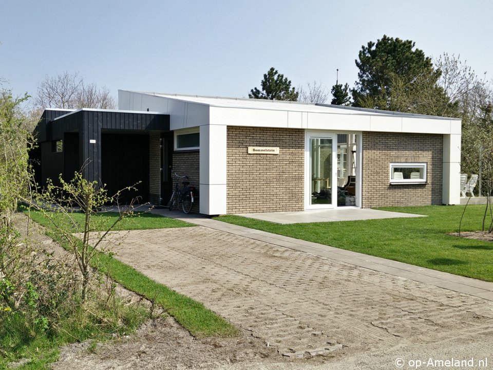 Bommelstein, Vakantiehuizen op Ameland