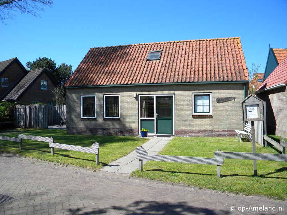 Butenskuur, Vakantiehuizen op Ameland