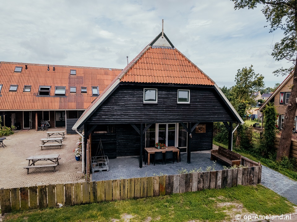 Familiehuis De Zwaluw, Vakantiehuizen op Ameland