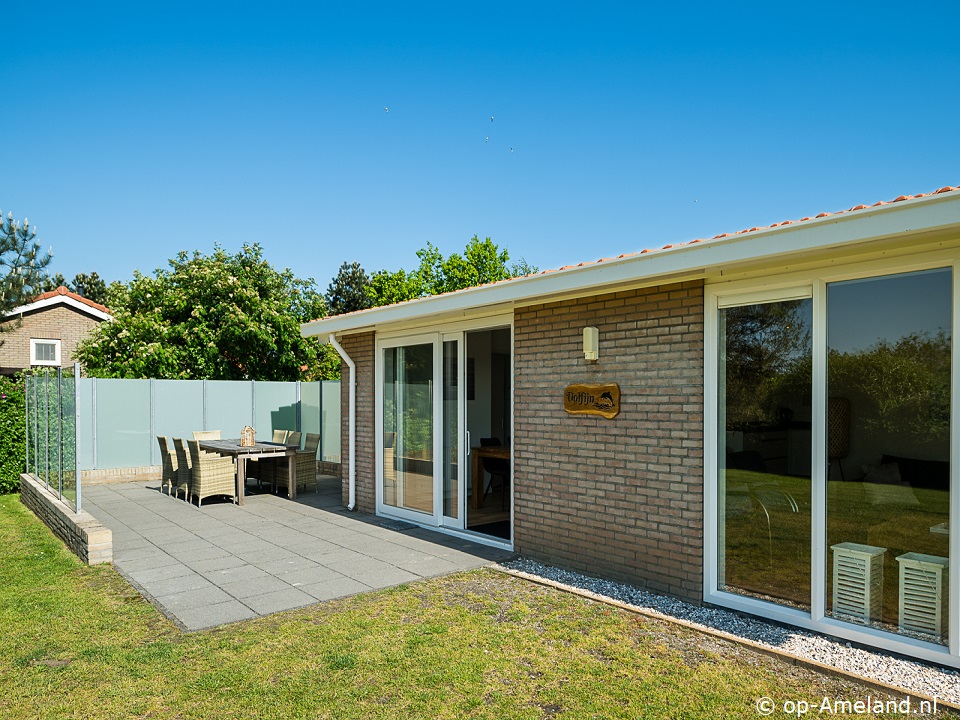 Dolfijn, Vakantiehuizen op Ameland