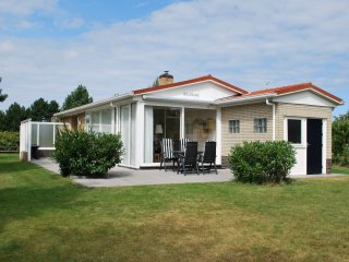 Golfslag, Vakantiehuizen op Ameland