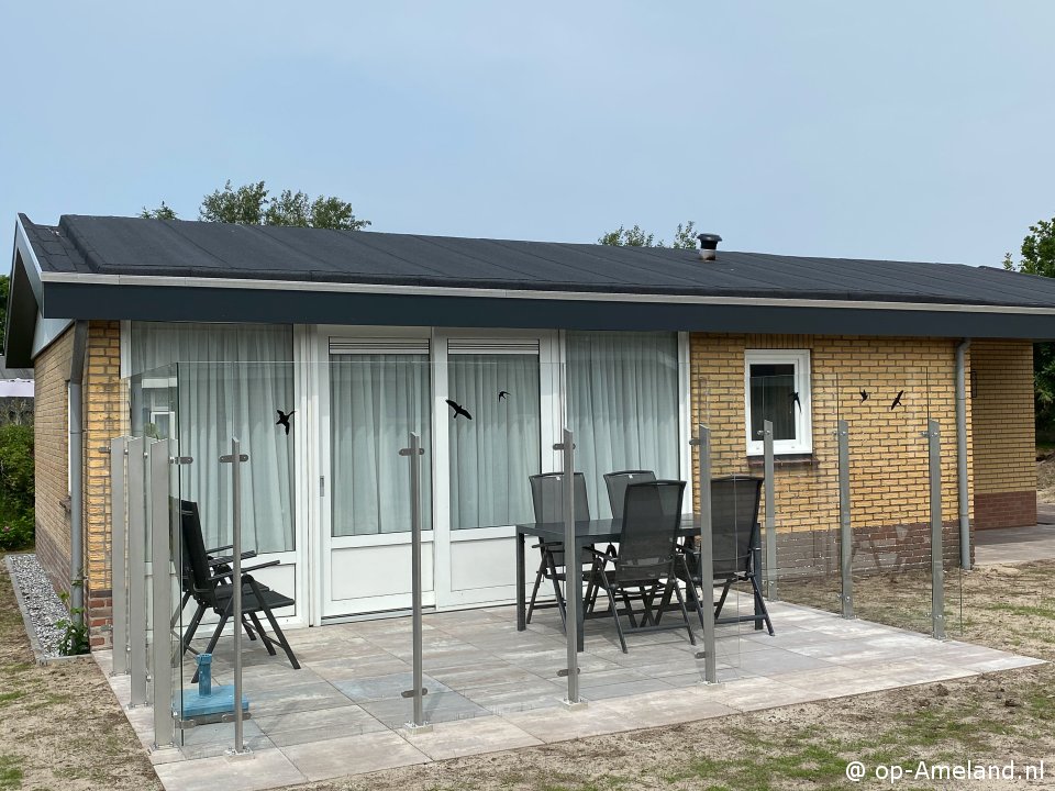 Hasta la Vista, Vakantiehuizen op Ameland