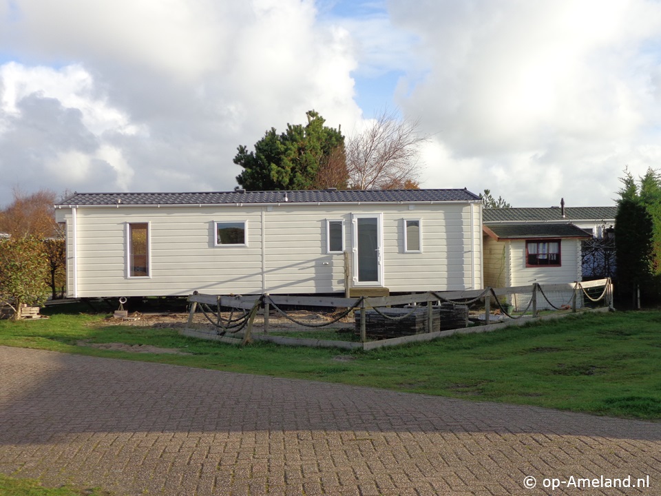 Striekers Hut, Chalets op Ameland